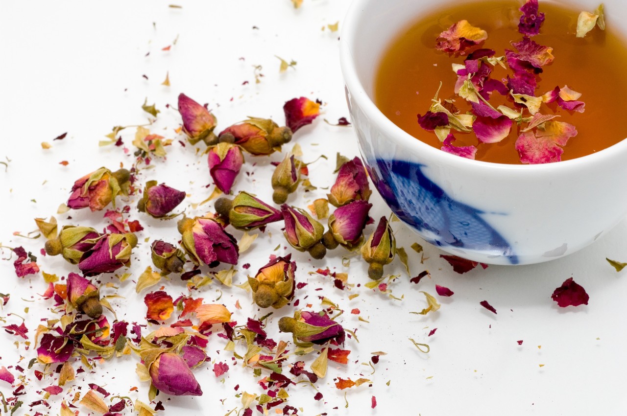 boboci de trandafir lanaga o cana cu ceai din boboci de trandafir